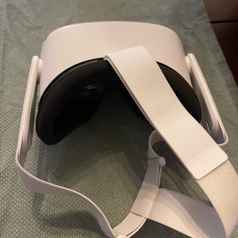 White VR Headset